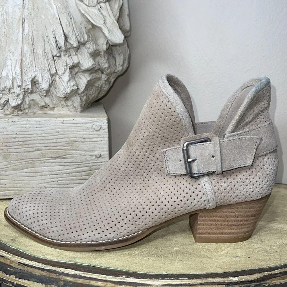 Dolce Vita Simon Perforated Suede Taupe Ankle Boots Womens Size 7 1/2